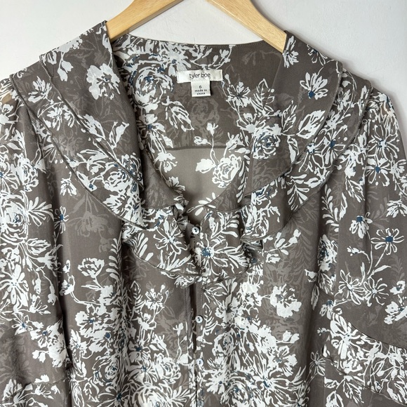 Tyler boe Silk floral ruffle blouse Size 6 - Picture 3 of 7